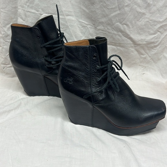 John Fluevog  black leather Peak platform wedge laced ankle boots, size 9. - Picture 6 of 8